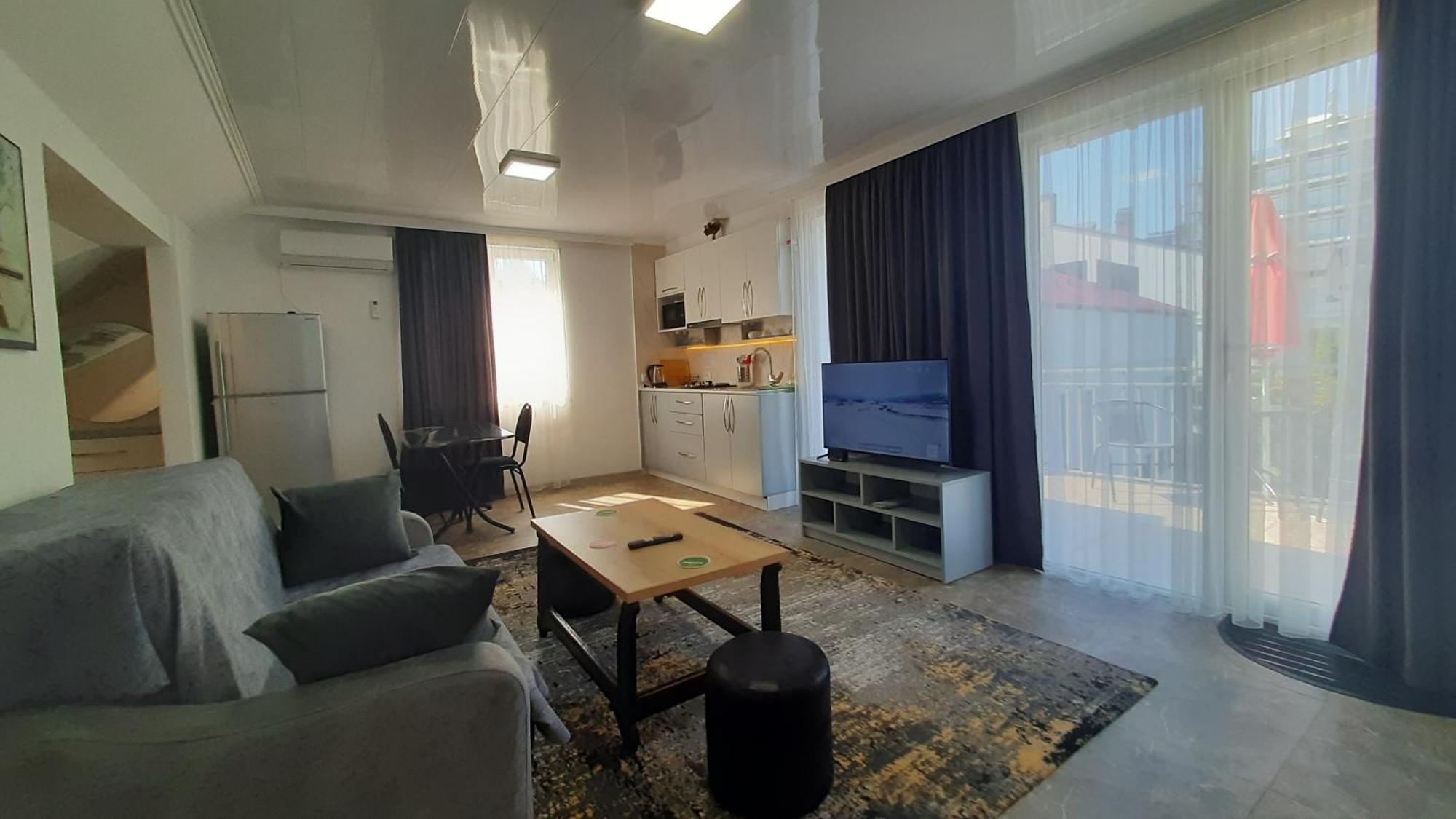 Guesthouse Next To Beach バトゥーミ エクステリア 写真