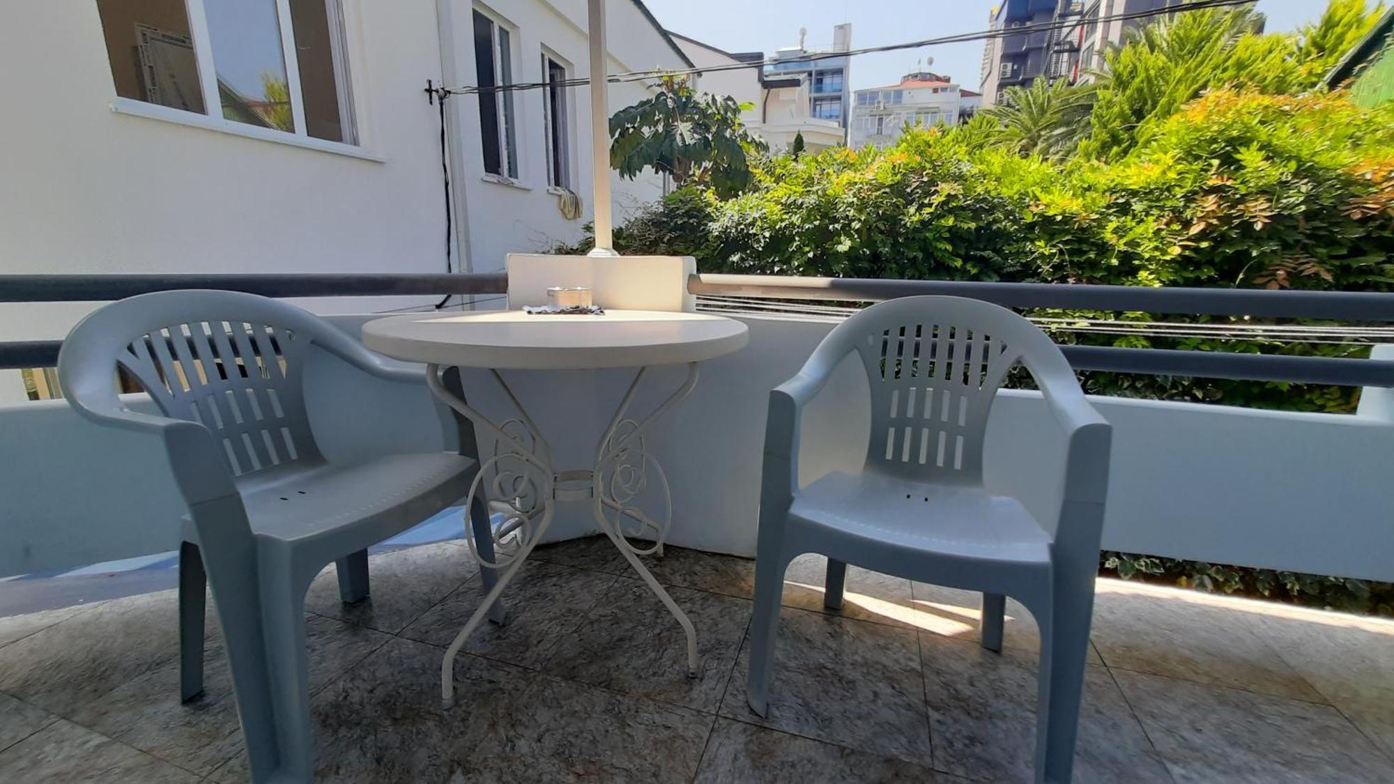 Guesthouse Next To Beach バトゥーミ エクステリア 写真