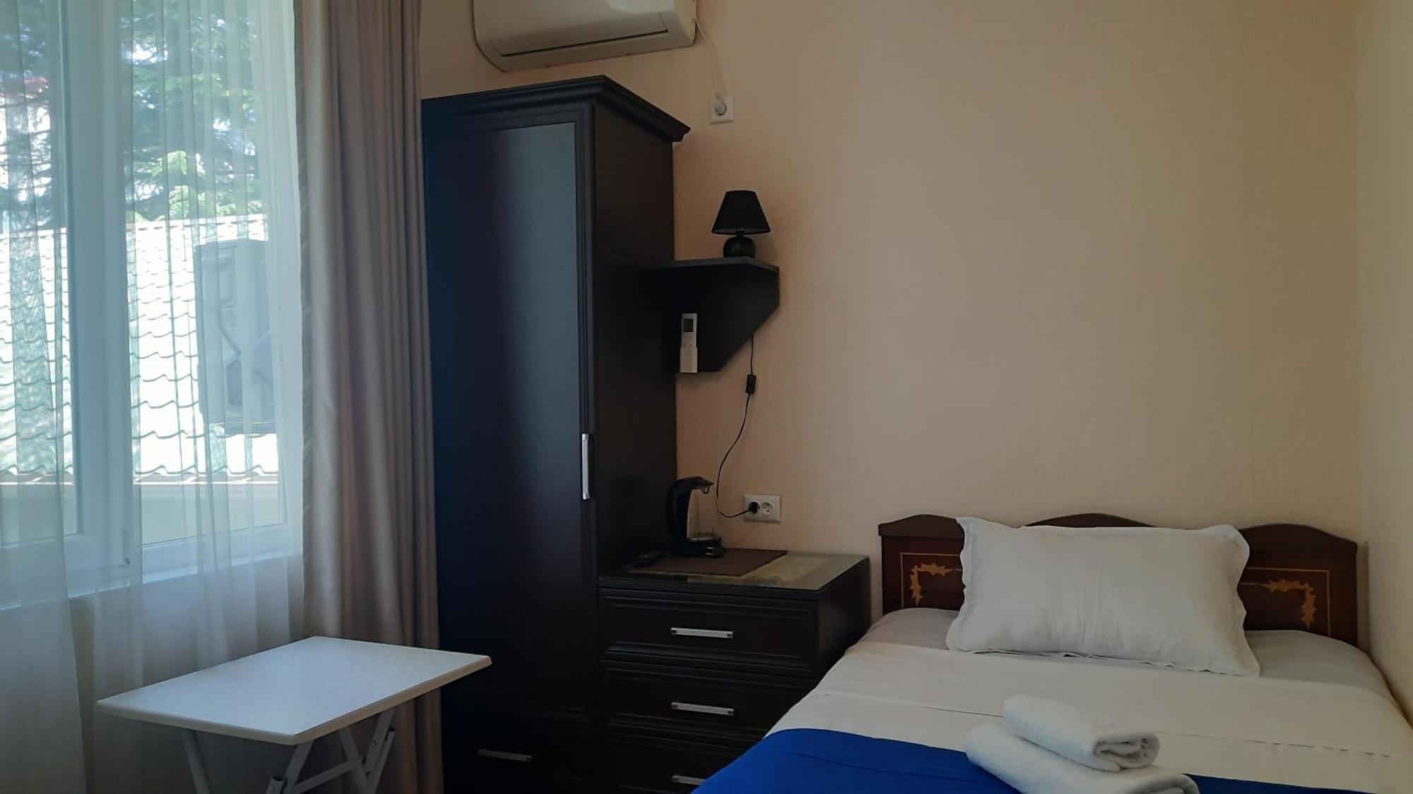 Guesthouse Next To Beach バトゥーミ エクステリア 写真