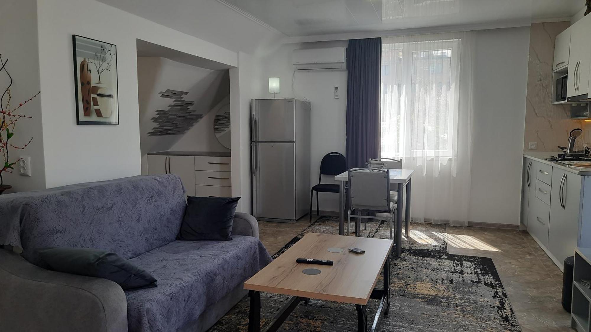 Guesthouse Next To Beach バトゥーミ エクステリア 写真
