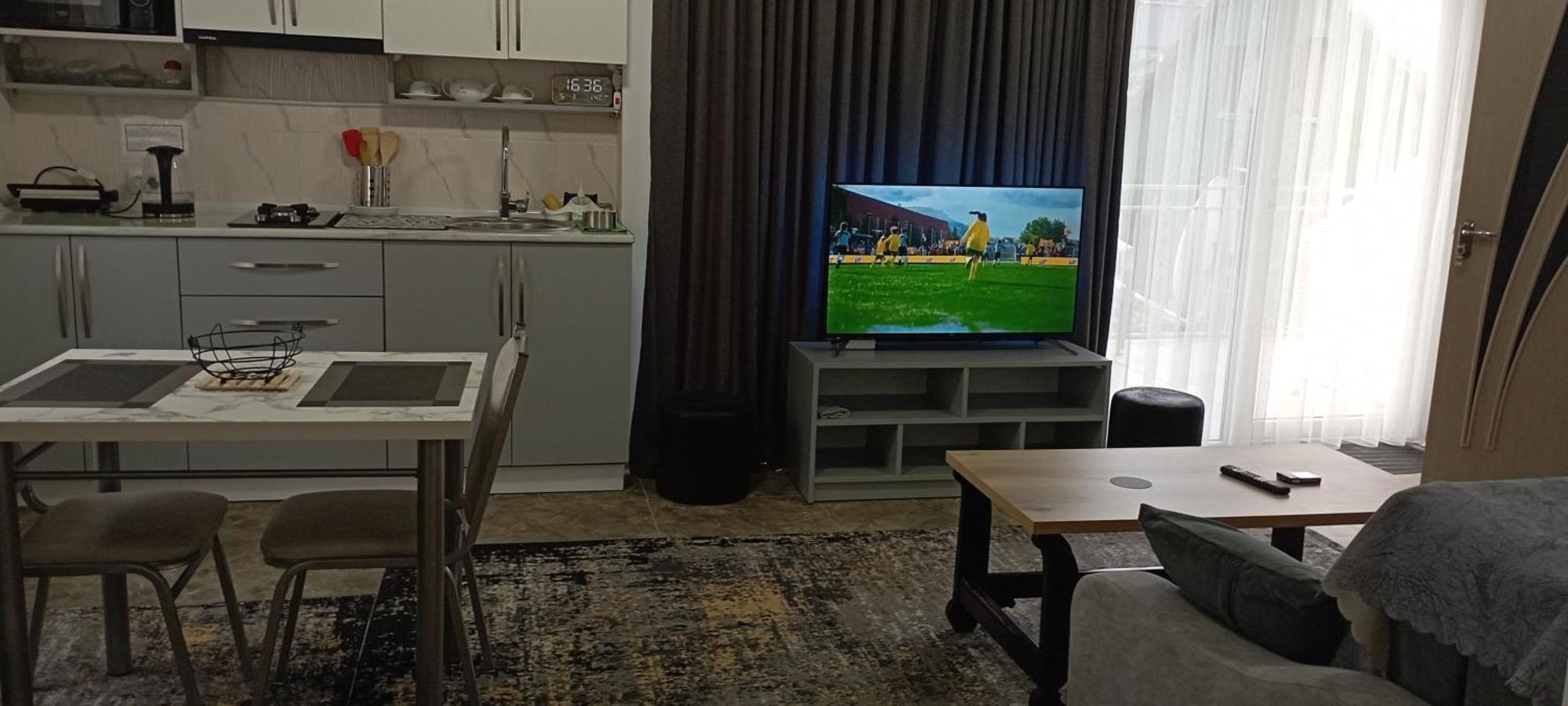 Guesthouse Next To Beach バトゥーミ エクステリア 写真